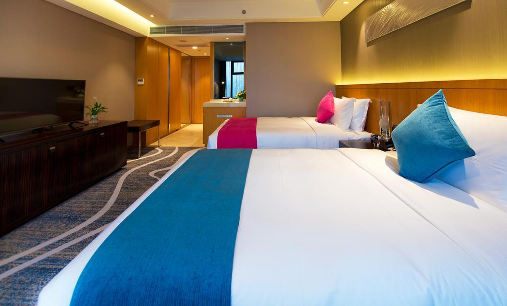C Plaza Hotel Yuzhong Room photo