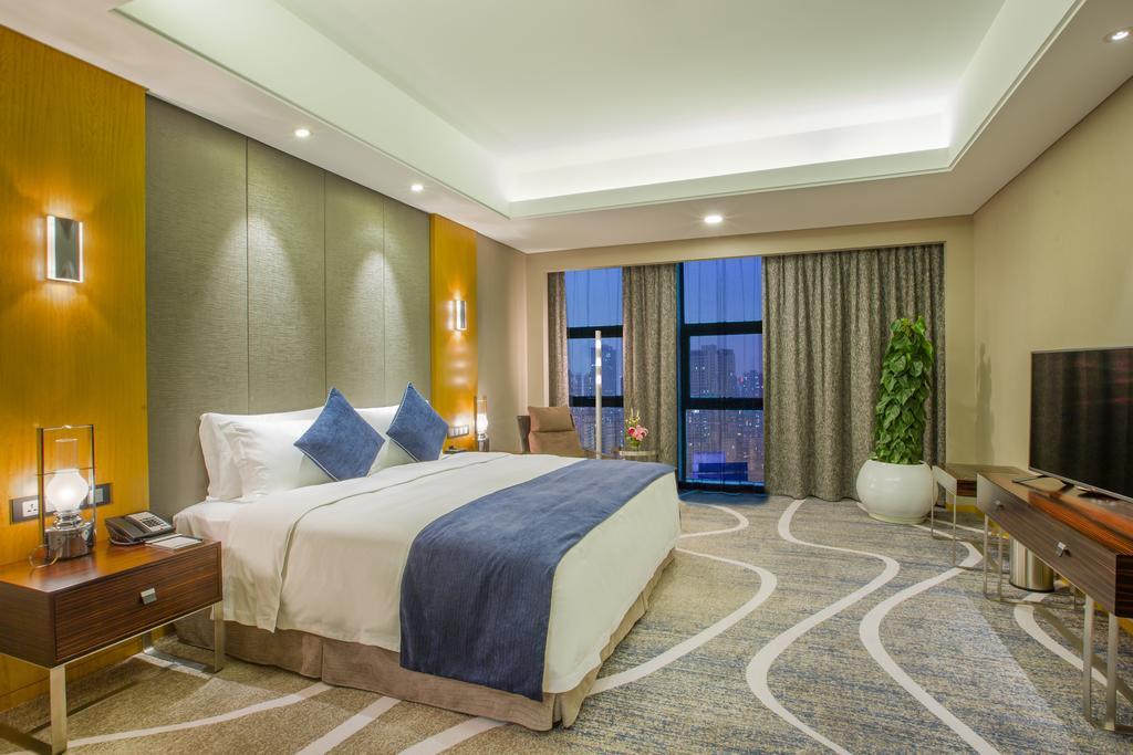 C Plaza Hotel Yuzhong Room photo