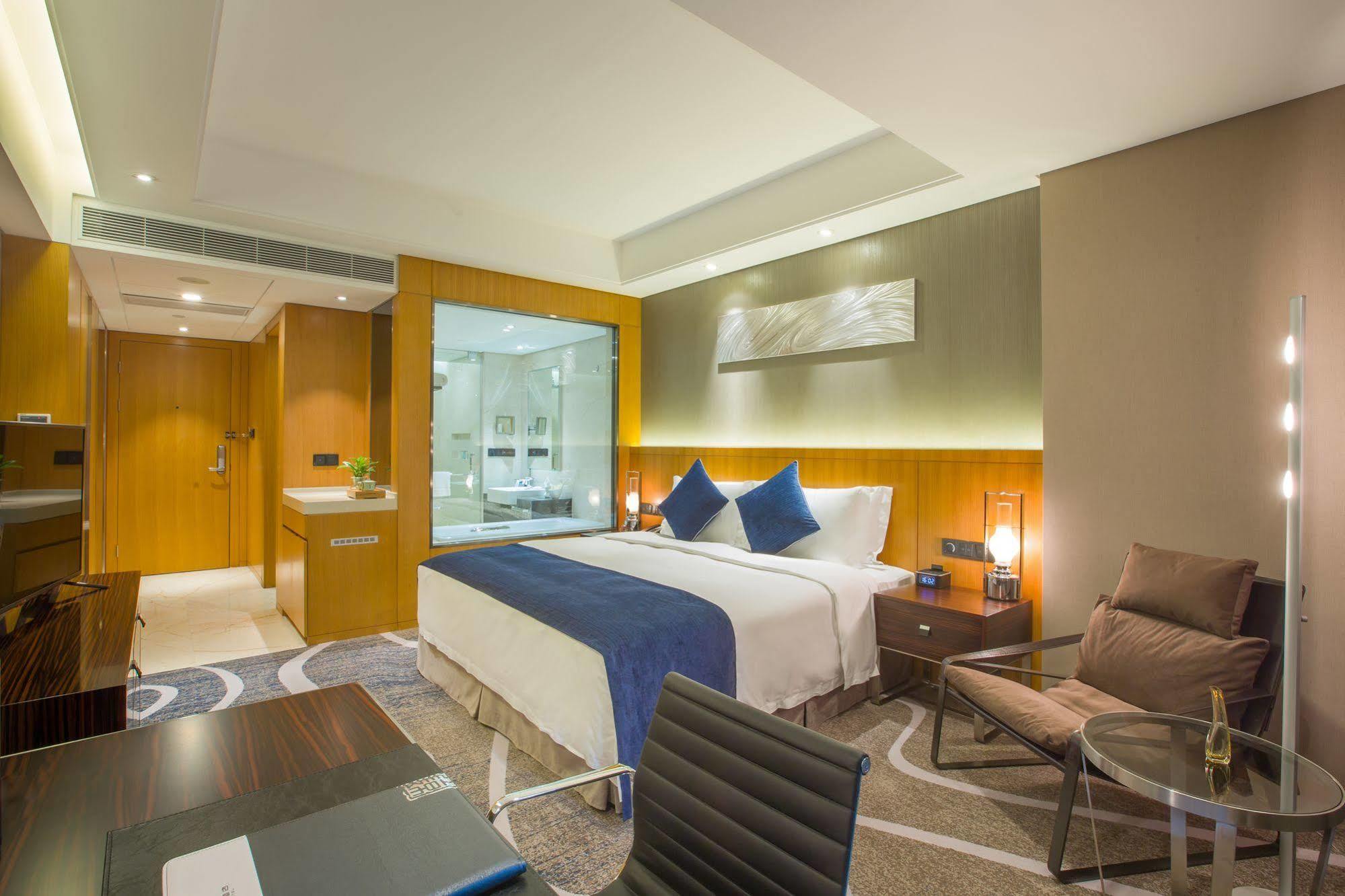 C Plaza Hotel Yuzhong Exterior photo