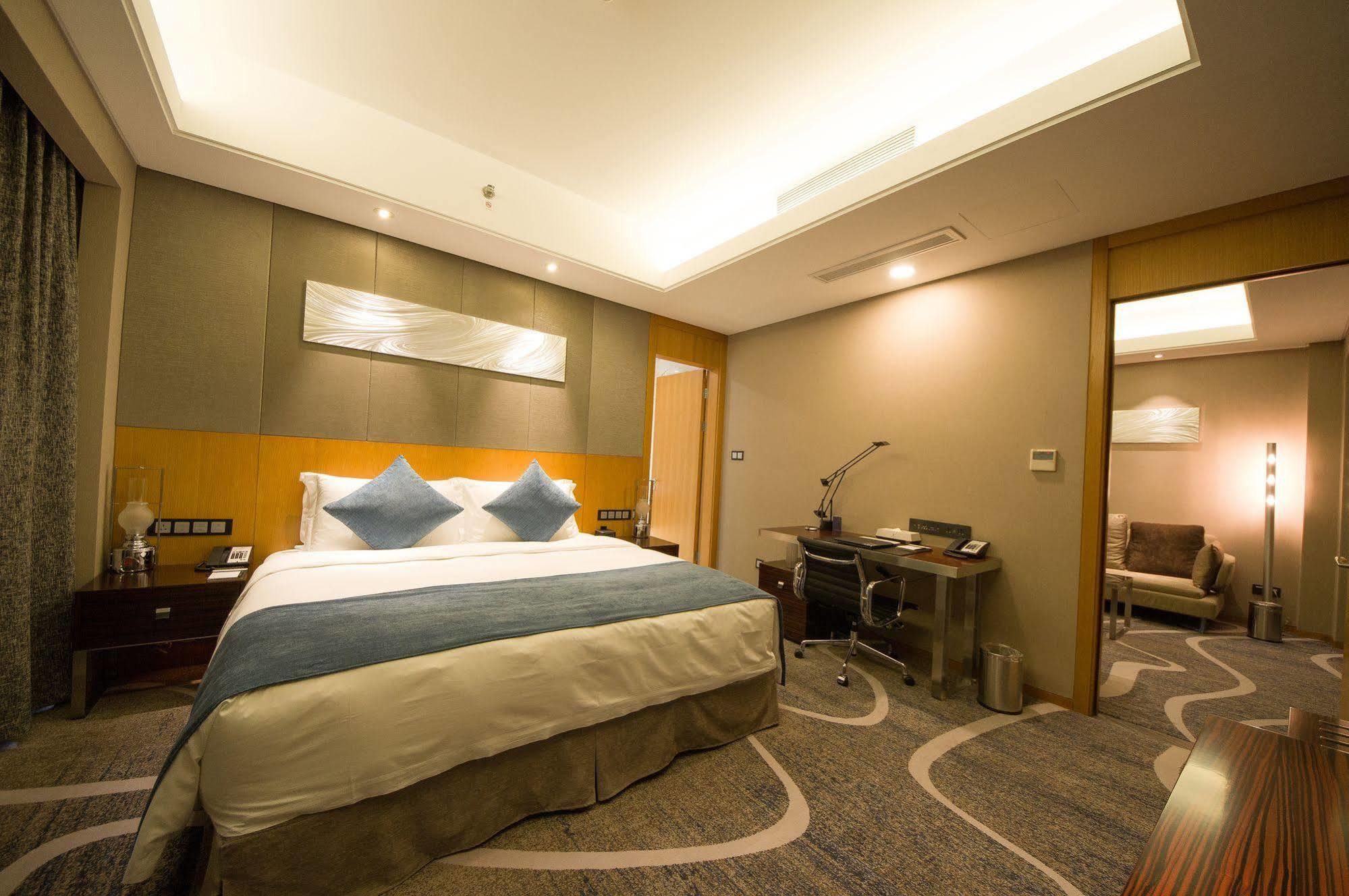 C Plaza Hotel Yuzhong Exterior photo