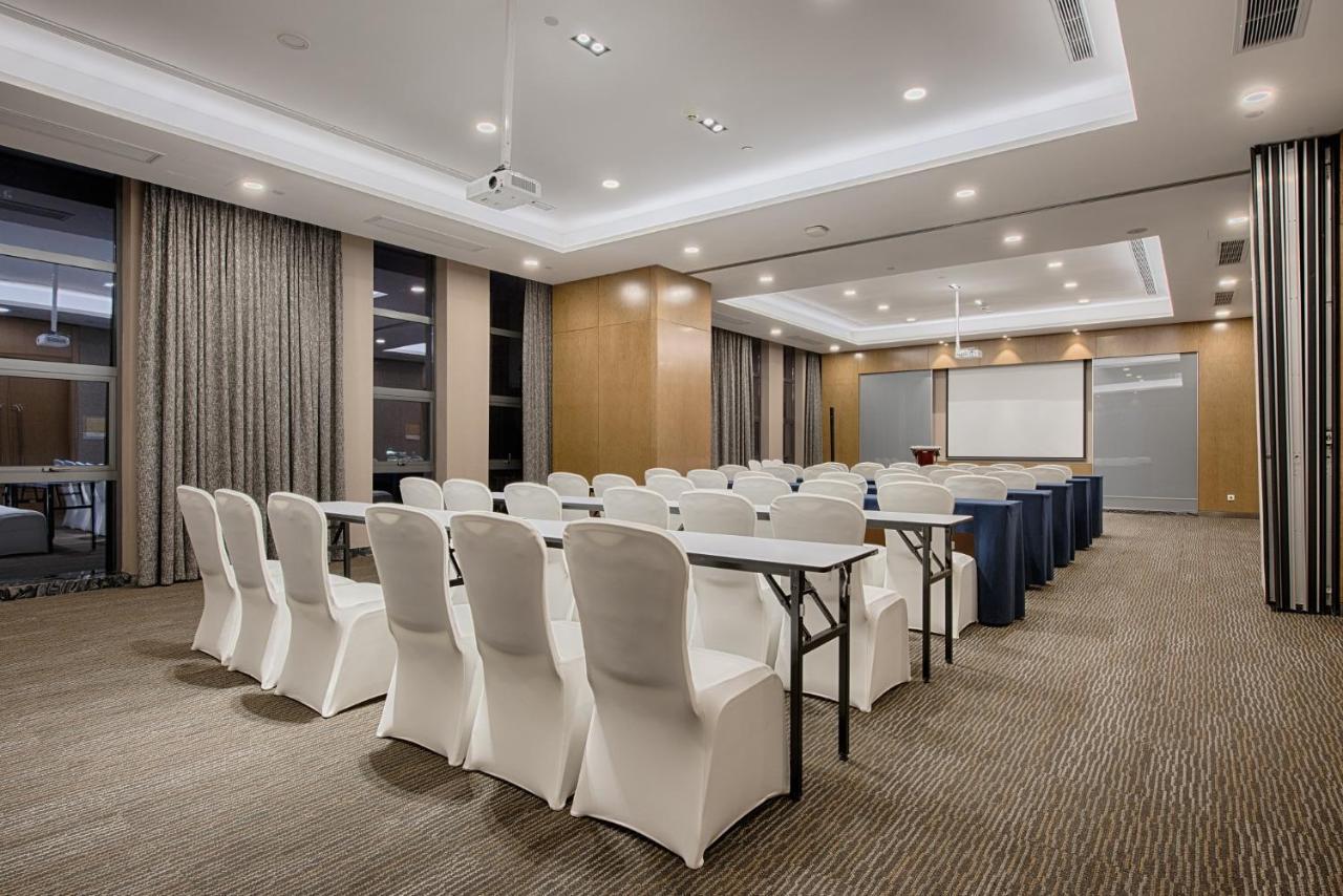 C Plaza Hotel Yuzhong Exterior photo